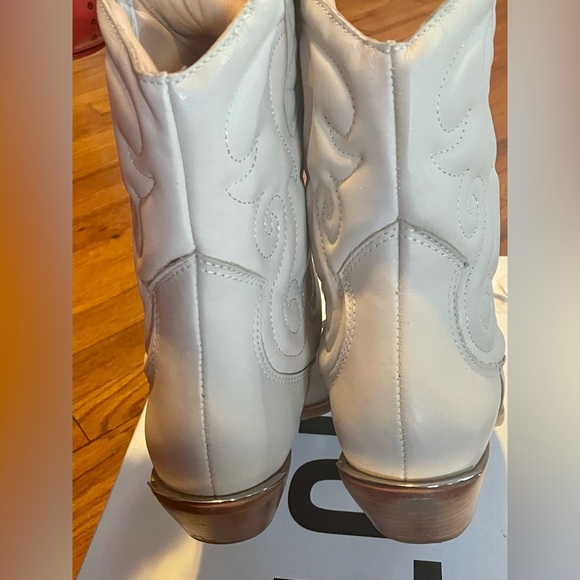 SCHUTZ Zachy Western Ankle Boots White - Picture 3 of 6